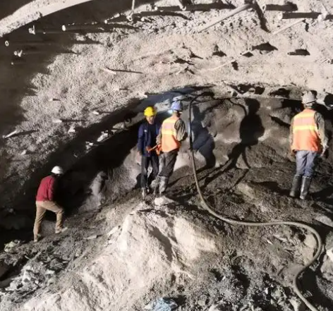 大路镇拱顶带模注浆料的施工流程及注意事项